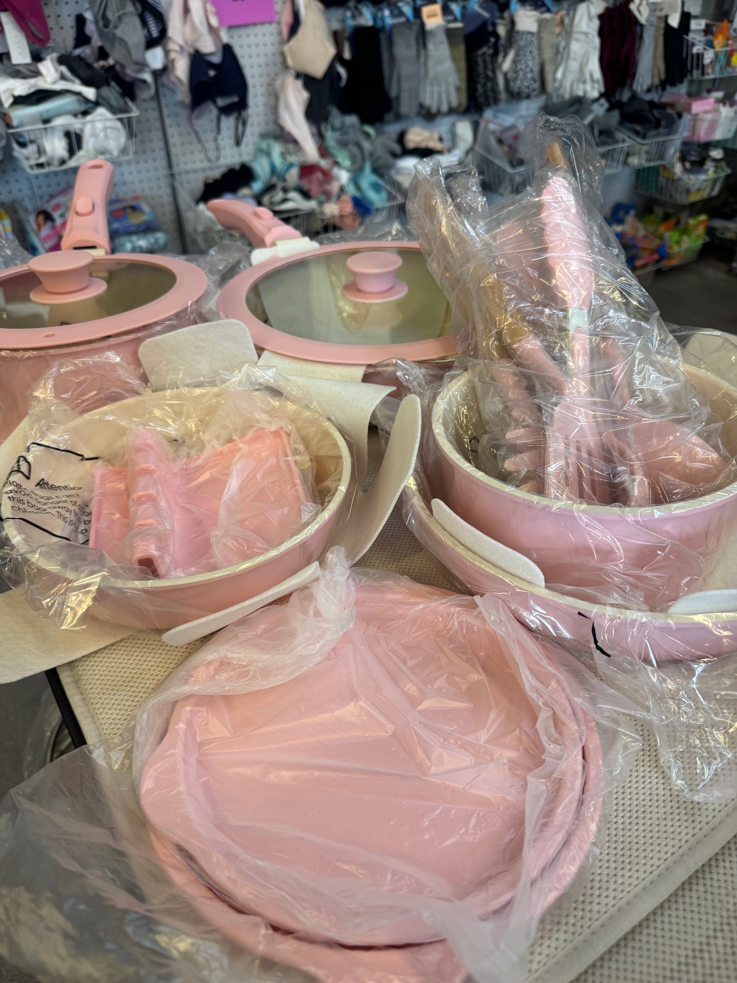 21 pc cookware set pink and white free shipping in the US
