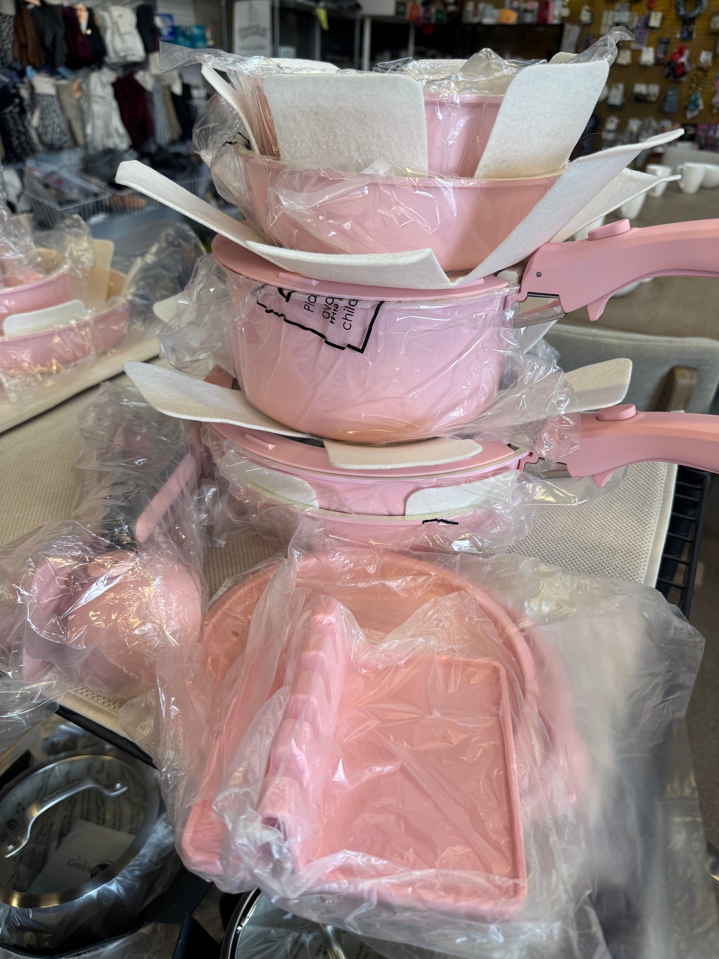 21 pc cookware set pink and white free shipping in the US