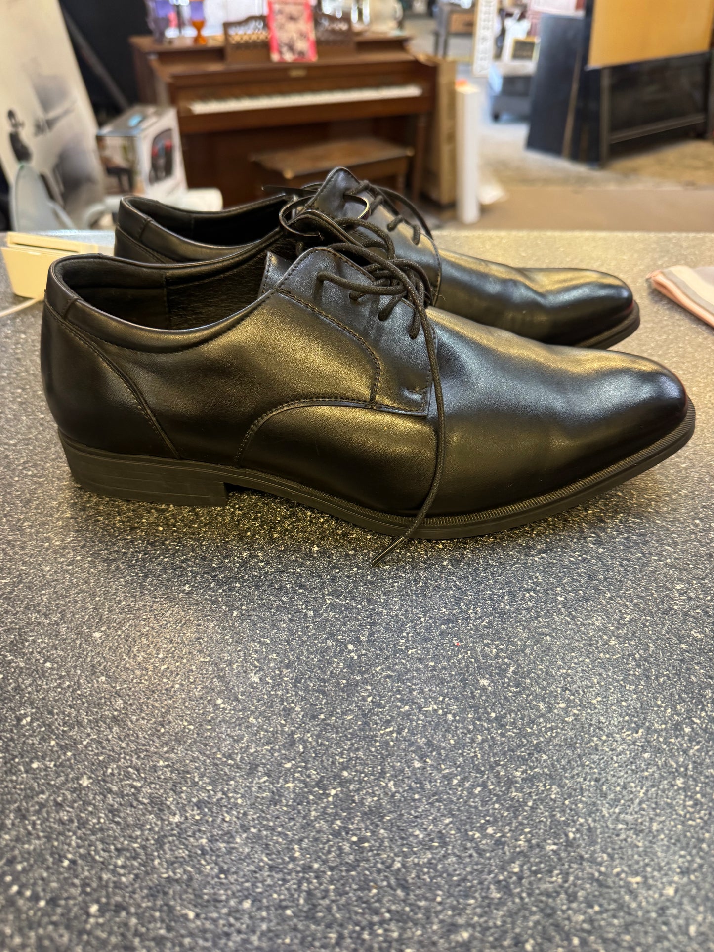 Men’s dress shoes size 10.5