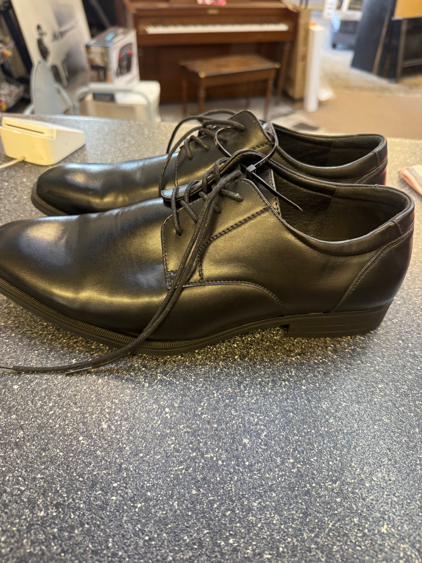 Men’s dress shoes size 10.5