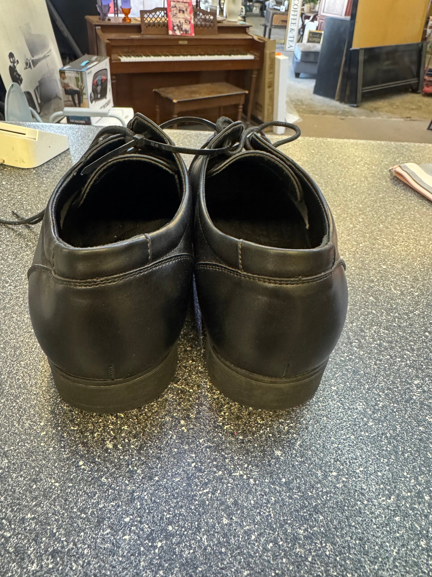Men’s dress shoes size 10.5